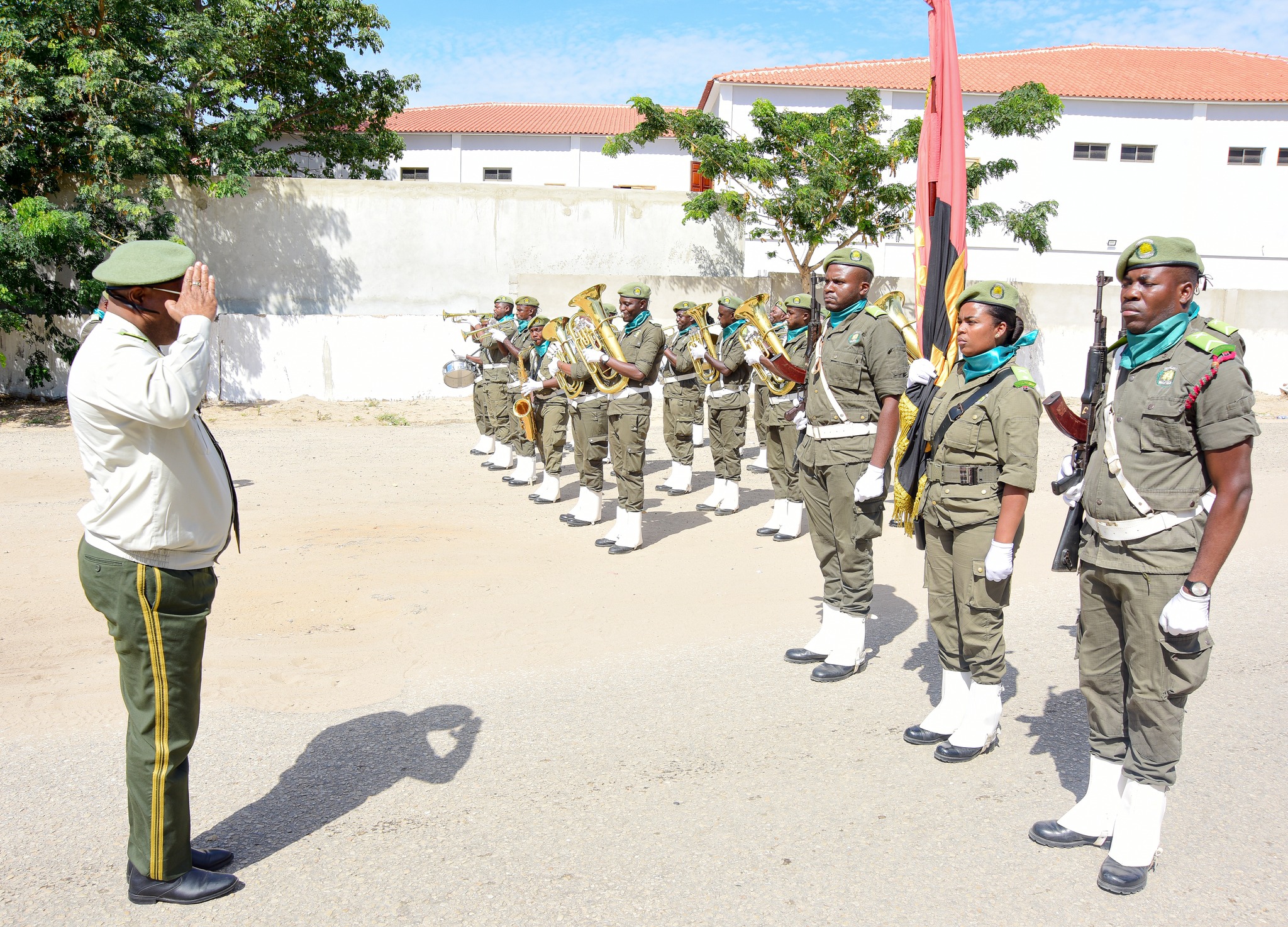 DIRECTOR GERAL PRESIDE ACTO DE IMPOSIÇÃO DE PATENTES